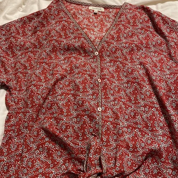 Max Studio - Red, White, & Black Floral Design Blouse - 1/2 Sleeve - Small - Picture 6 of 8